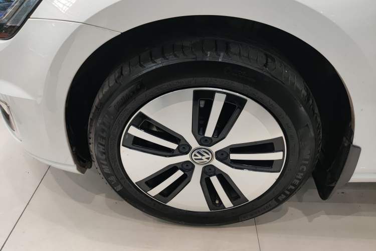 Used Volkswagen Golf Pure Electric 2020 Chari Left Front Wheel Hub