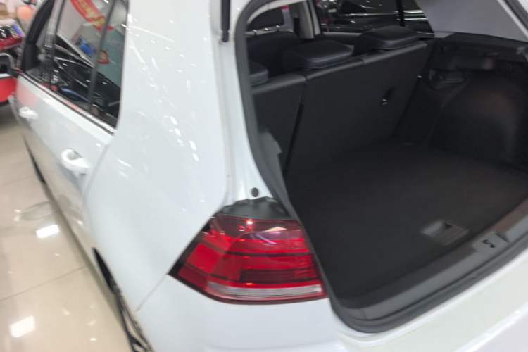 Used Volkswagen Golf Pure Electric 2020 Chari Rear Left 45 Deg