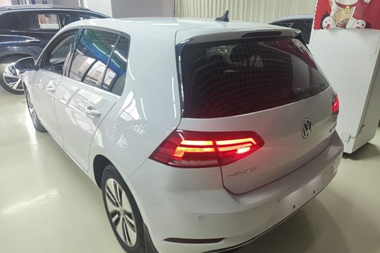 Used Volkswagen Golf Pure Electric 2020 Chari Rear Left 45 Deg