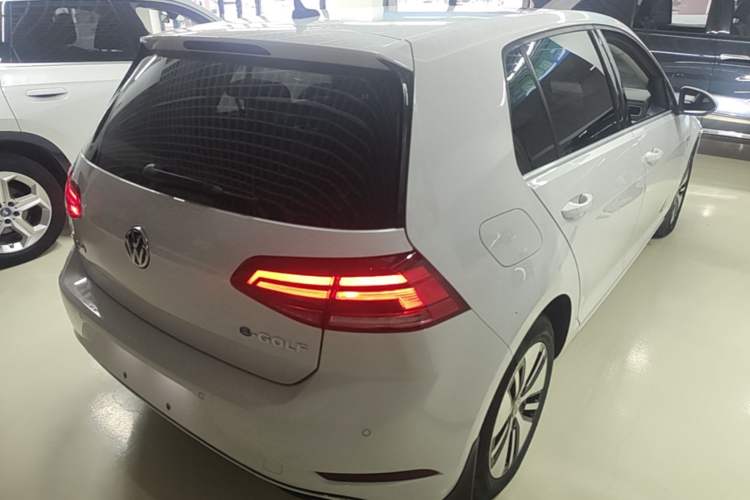 Used Volkswagen Golf Pure Electric 2020 Chari Rear Right 45 Deg