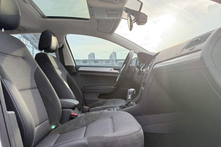Used Volkswagen Golf Pure Electric 2020 Chari Right Front Seat
