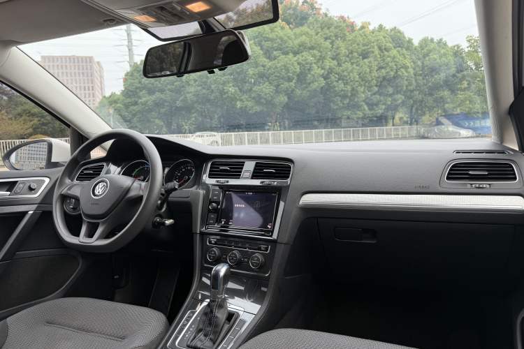 Used Volkswagen Golf Pure Electric 2020 Chari Right Front Seat