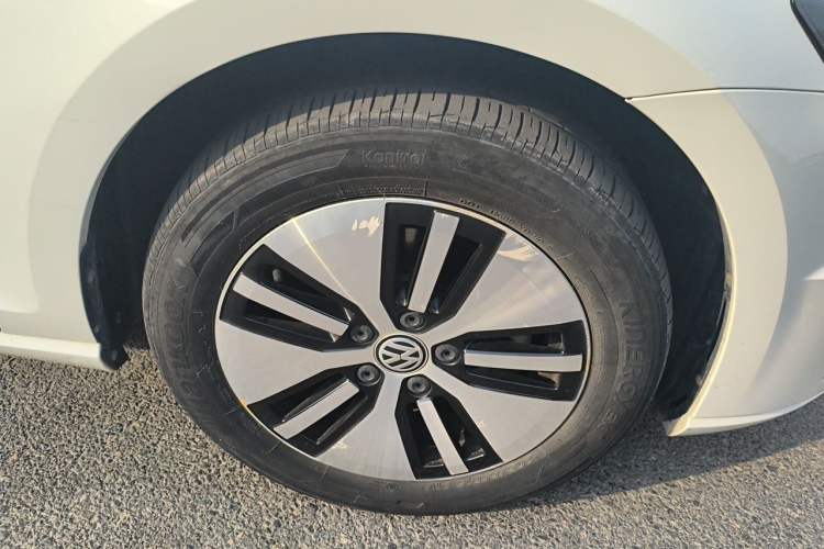Used Volkswagen Golf Pure Electric 2020 Chari Right Front Wheel Hub