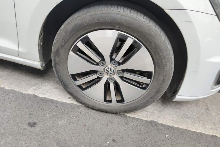 Used Volkswagen Golf Pure Electric 2020 Chari Right Front Wheel Hub