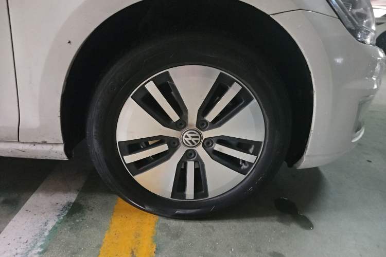 Used Volkswagen Golf Pure Electric 2020 Chari Right Front Wheel Hub