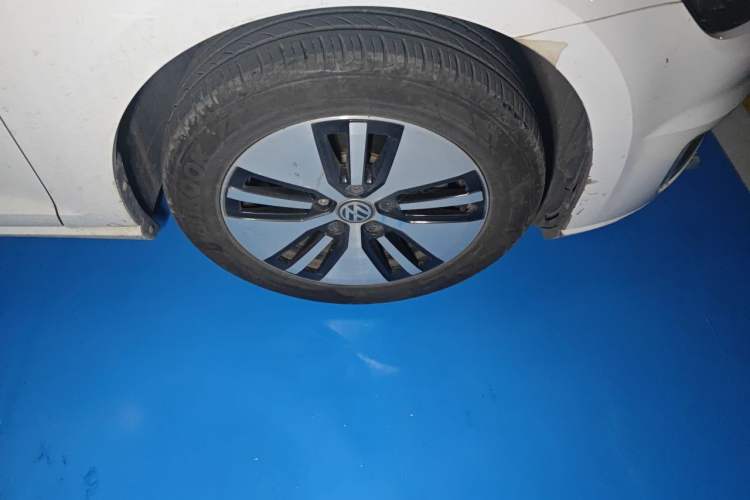 Used Volkswagen Golf Pure Electric 2020 Chari Right Front Wheel Hub
