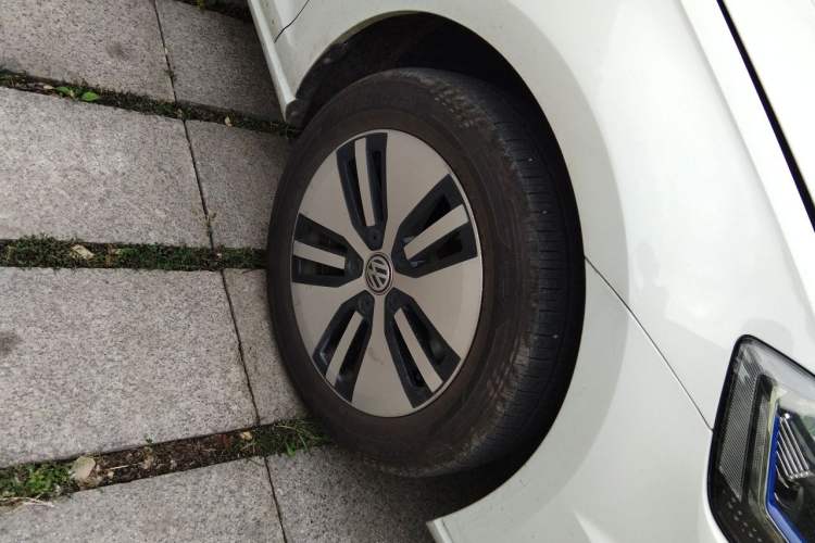 Used Volkswagen Golf Pure Electric 2020 Chari Right Front Wheel Hub