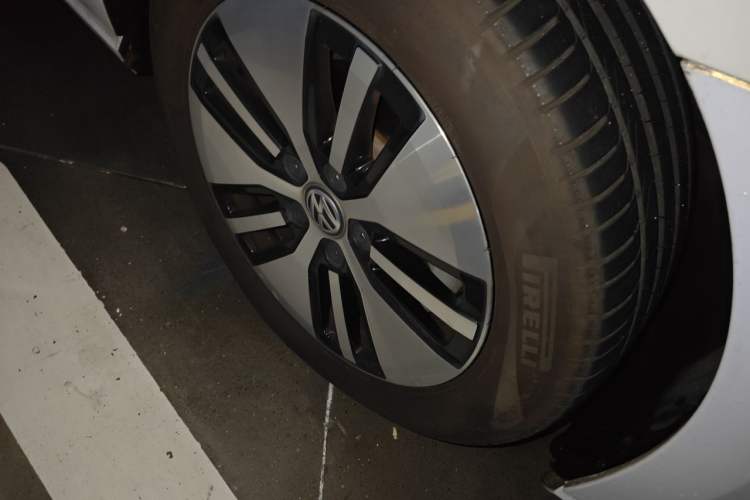 Used Volkswagen Golf Pure Electric 2020 Chari Right Front Wheel Hub