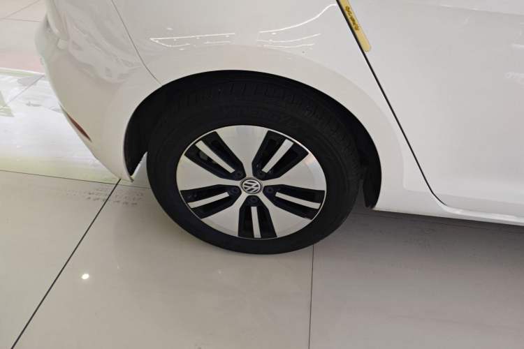 Used Volkswagen Golf Pure Electric 2020 Chari Right Rear Wheel Hub