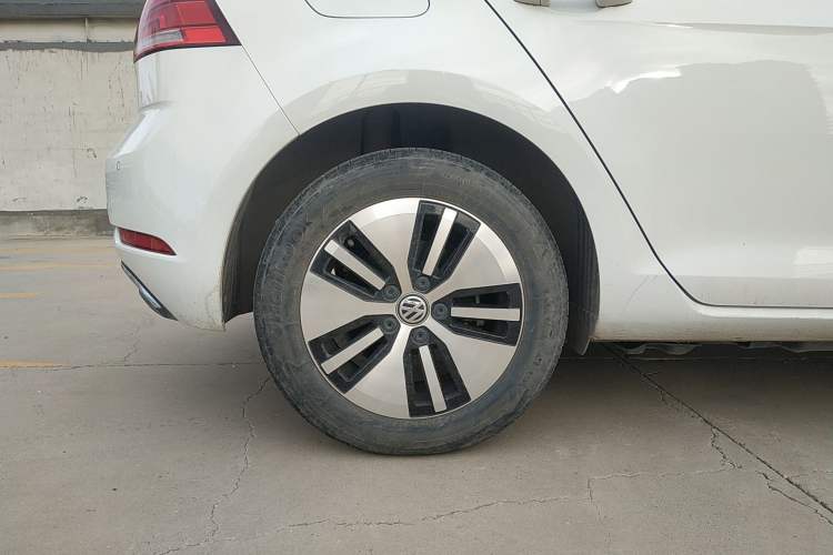 Used Volkswagen Golf Pure Electric 2020 Chari Right Rear Wheel Hub