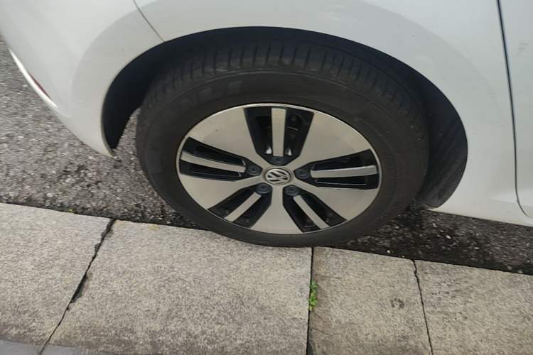 Used Volkswagen Golf Pure Electric 2020 Chari Right Rear Wheel Hub