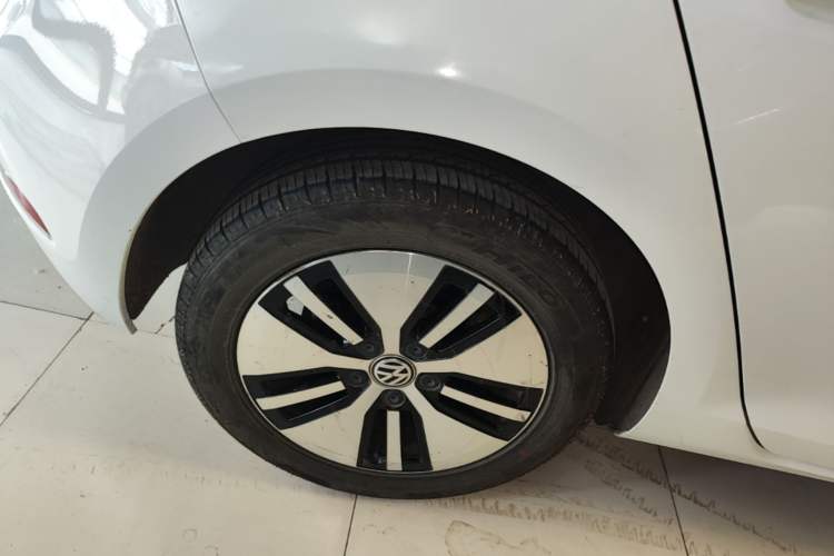 Used Volkswagen Golf Pure Electric 2020 Chari Right Rear Wheel Hub