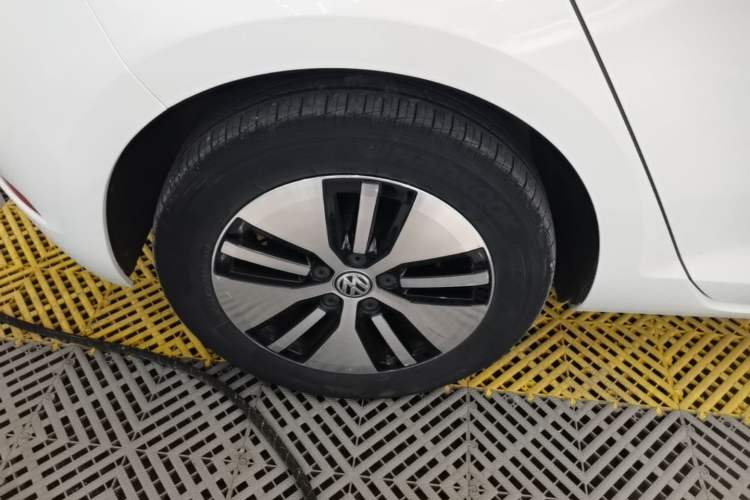 Used Volkswagen Golf Pure Electric 2020 Chari Right Rear Wheel Hub