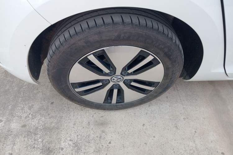 Used Volkswagen Golf Pure Electric 2020 Chari Right Rear Wheel Hub