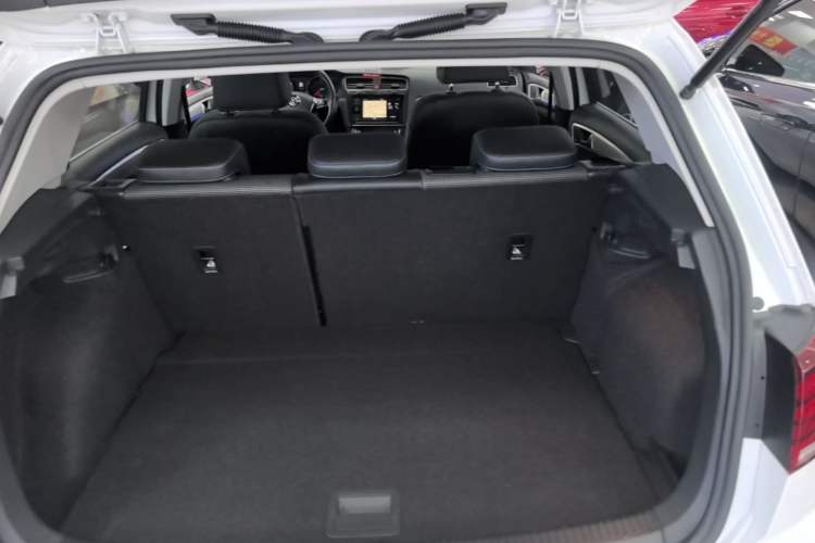 Used Volkswagen Golf Pure Electric 2020 Chari Trunk