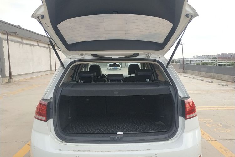 Used Volkswagen Golf Pure Electric 2020 Chari Trunk