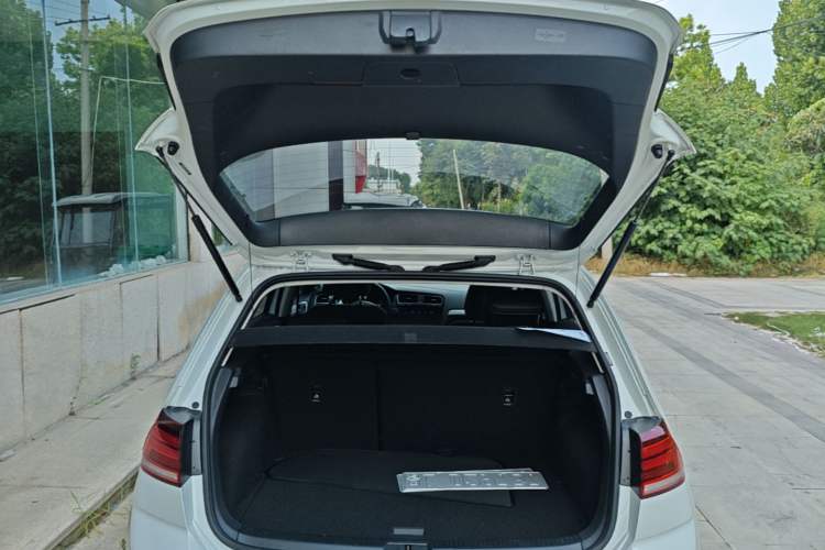 Used Volkswagen Golf Pure Electric 2020 Chari Trunk