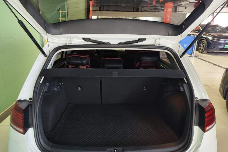 Used Volkswagen Golf Pure Electric 2020 Chari Trunk