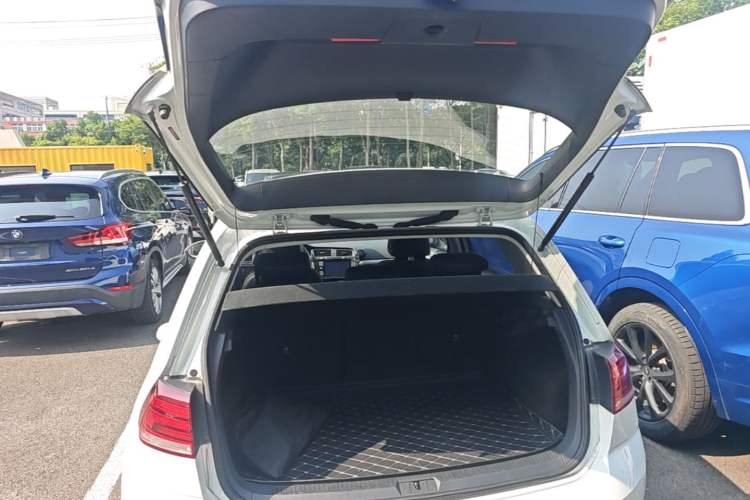 Used Volkswagen Golf Pure Electric 2020 Chari Trunk