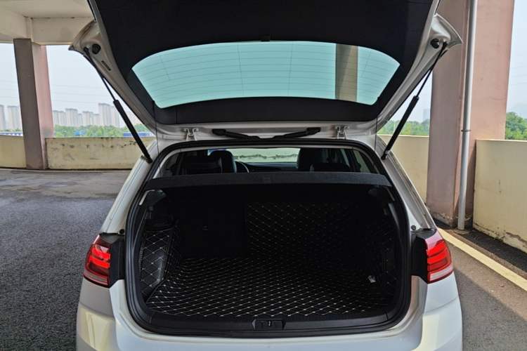 Used Volkswagen Golf Pure Electric 2020 Chari Trunk