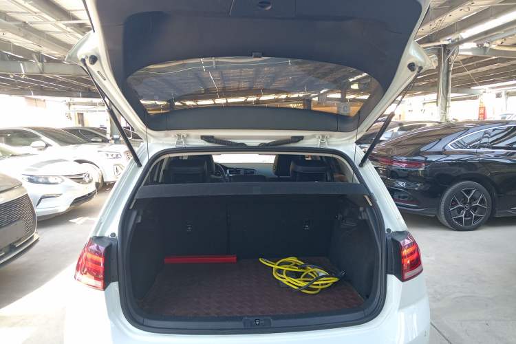 Used Volkswagen Golf Pure Electric 2020 Chari Trunk