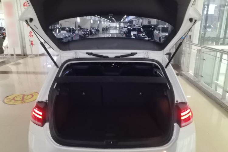 Used Volkswagen Golf Pure Electric 2020 Chari Trunk