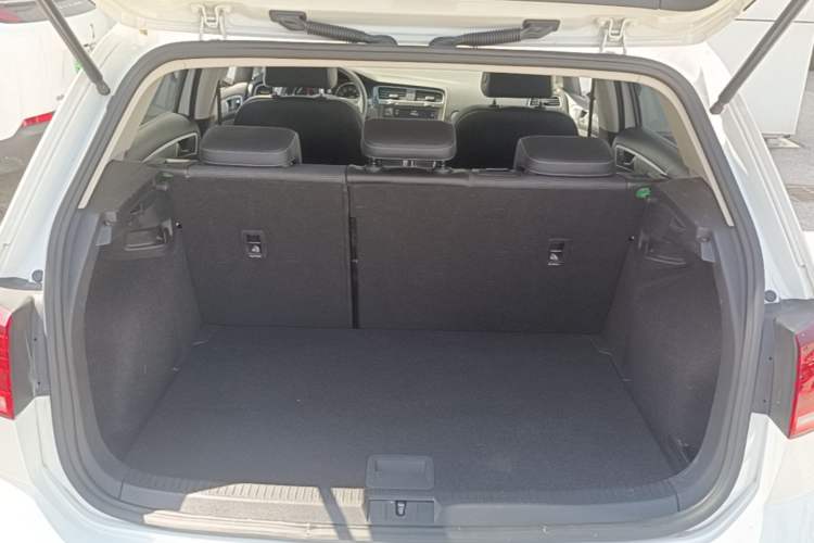 Used Volkswagen Golf Pure Electric 2020 Chari Trunk