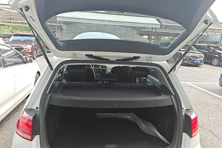 Used Volkswagen Golf Pure Electric 2020 Chari Trunk