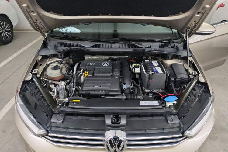 Used Volkswagen Golf Sportsvan 2016 230TSI Automatic Trend Edition Engine Bay
