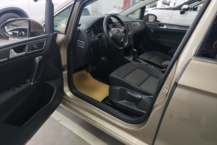 Used Volkswagen Golf Sportsvan 2016 230TSI Automatic Trend Edition Interior 2