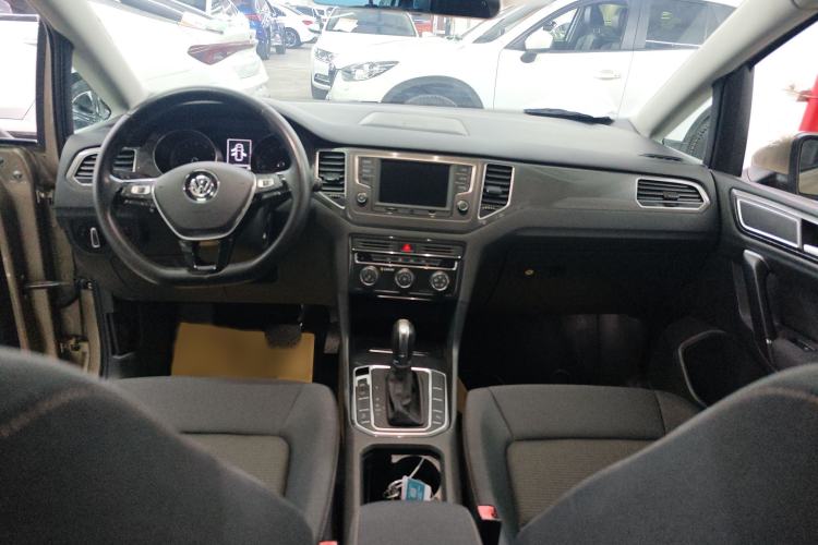 Used Volkswagen Golf Sportsvan 2016 230TSI Automatic Trend Edition Interior 3