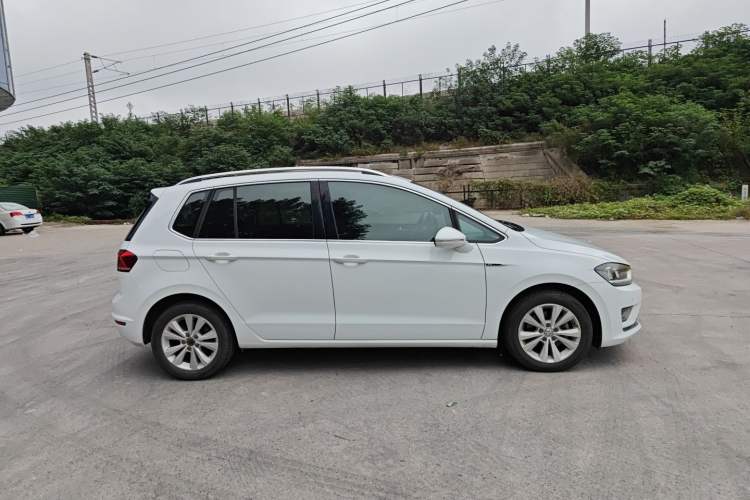 Used Volkswagen Golf Sportsvan 2016 230TSI Manual Entry-Level Trim Exterior 2