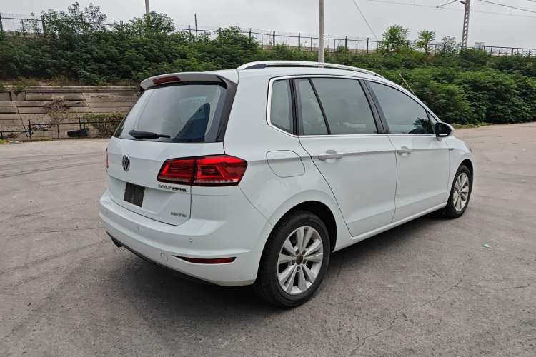 Used Volkswagen Golf Sportsvan 2016 230TSI Manual Entry-Level Trim Exterior 3