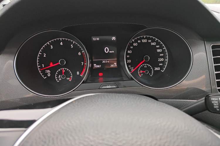 Used Volkswagen Golf Sportsvan 2016 230TSI Manual Entry-Level Trim Odometer Close Up