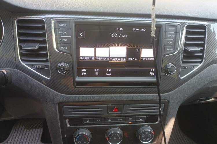 Used Volkswagen Golf Sportsvan 2016 230TSI Automatic Luxury Version Audio And AC Panel