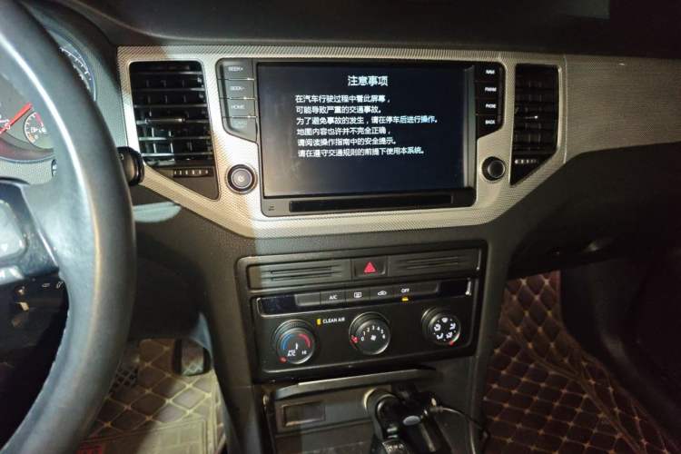 Used Volkswagen Golf Sportsvan 2016 230TSI Automatic Trend Edition Audio And AC Panel