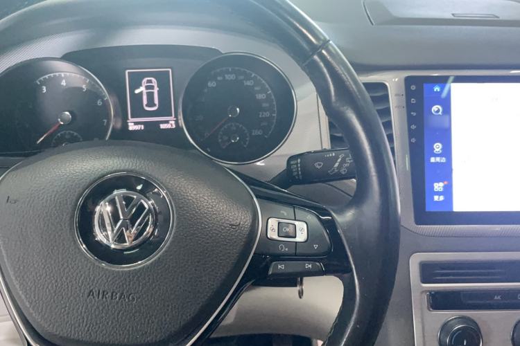 Used Volkswagen Golf Sportsvan 2016 230TSI Automatic Trend Edition Audio And AC Panel