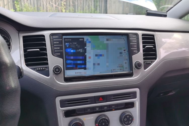 Used Volkswagen Golf Sportsvan 2016 230TSI Automatic Trend Edition Audio And AC Panel