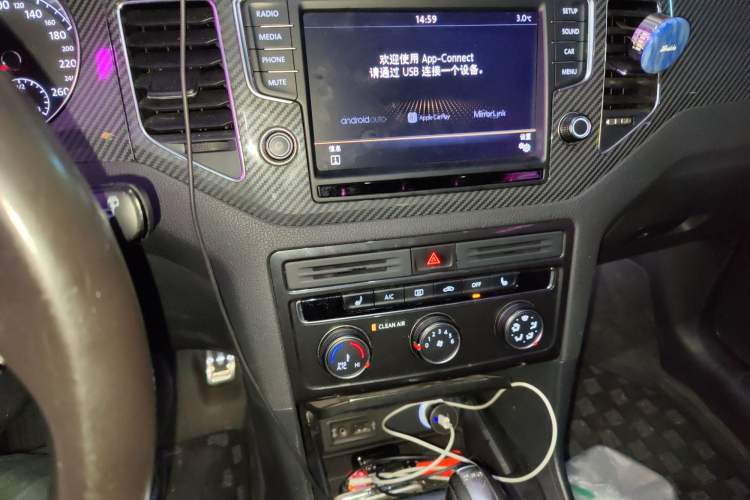 Used Volkswagen Golf Sportsvan 2016 230TSI Automatic Luxury Version Audio And AC Panel