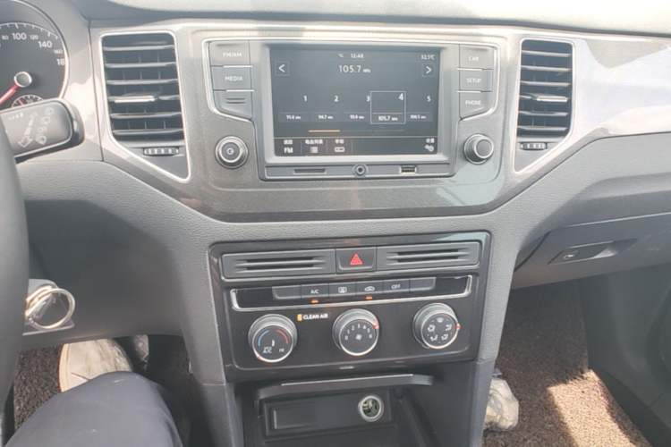 Used Volkswagen Golf Sportsvan 2016 230TSI Automatic Trend Edition Audio And AC Panel