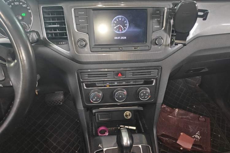 Used Volkswagen Golf Sportsvan 2016 230TSI Automatic Trend Edition Audio And AC Panel