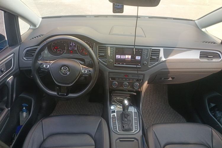Used Volkswagen Golf Sportsvan 2016 230TSI Automatic Luxury Version Center Console