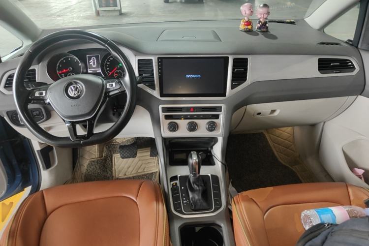 Used Volkswagen Golf Sportsvan 2016 230TSI Automatic Trend Edition Center Console