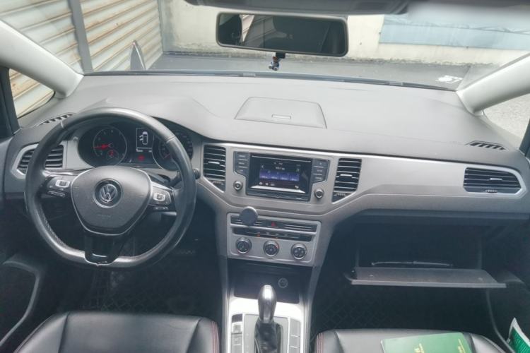 Used Volkswagen Golf Sportsvan 2016 230TSI Automatic Trend Edition Center Console
