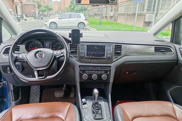 Used Volkswagen Golf Sportsvan 2016 280TSI Automatic Luxury Model Center Console