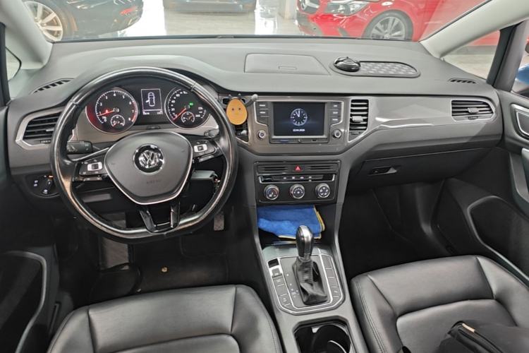Used Volkswagen Golf Sportsvan 2016 230TSI Automatic Trend Edition Center Console