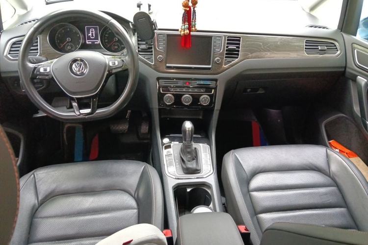 Used Volkswagen Golf Sportsvan 2016 230TSI Automatic Luxury Version Center Console