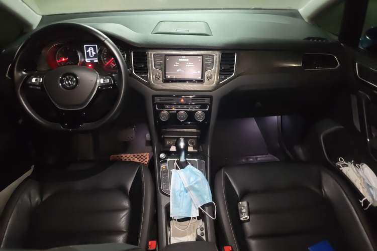 Used Volkswagen Golf Sportsvan 2016 230TSI Automatic Luxury Version Center Console