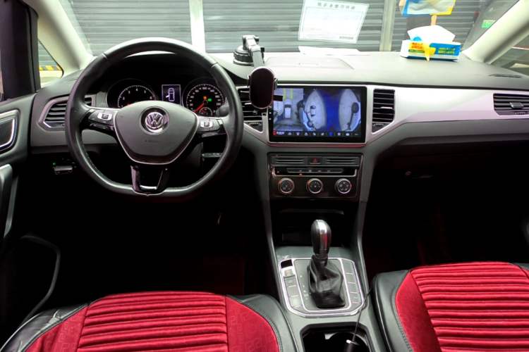 Used Volkswagen Golf Sportsvan 2016 230TSI Automatic Trend Edition Center Console