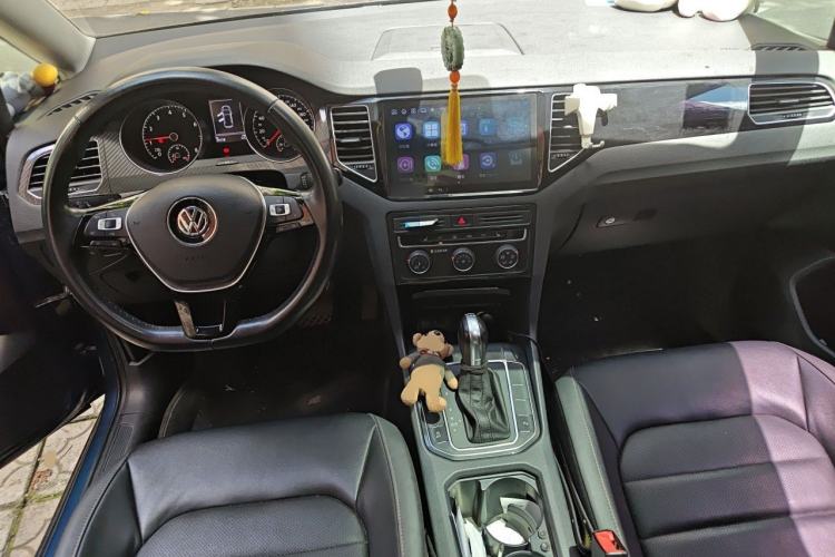 Used Volkswagen Golf Sportsvan 2016 230TSI Automatic Luxury Version Center Console